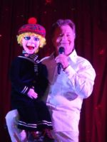 Chrys Mahun et sa marionnette